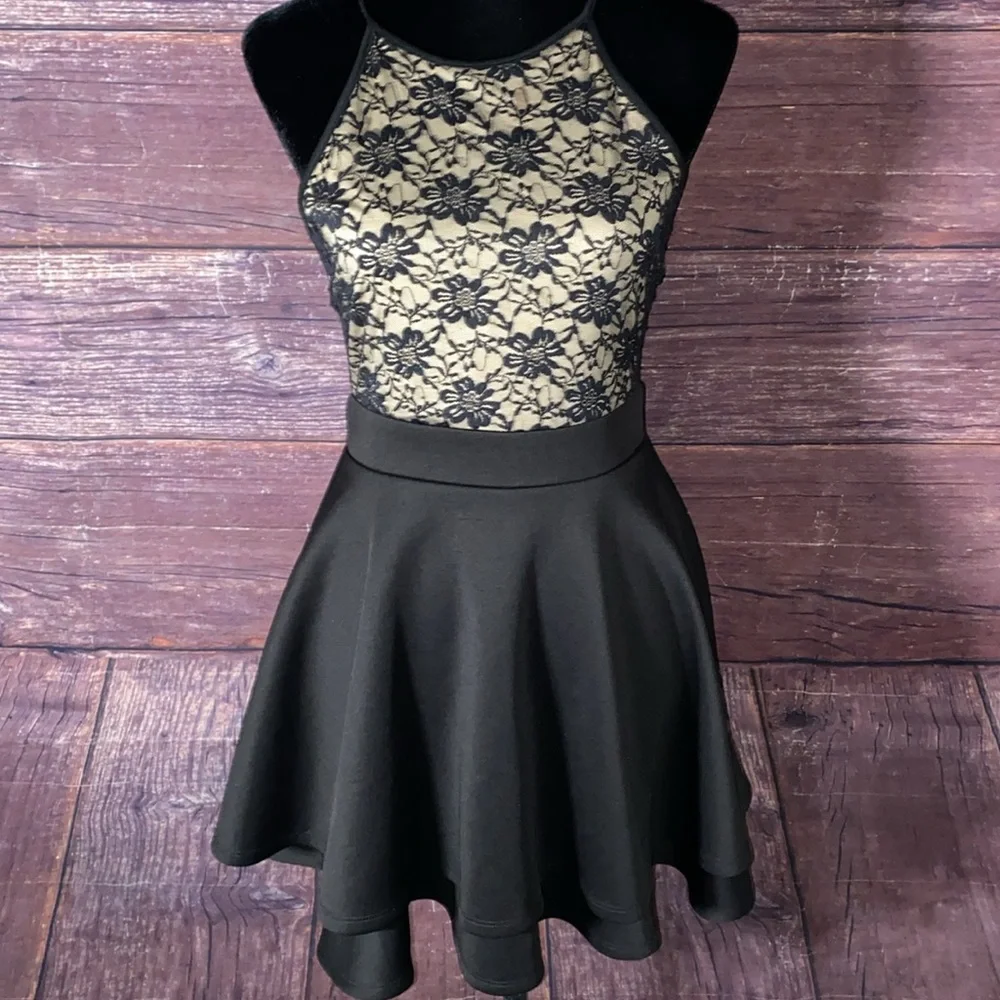 Emerald Sundae Floral Dress - Picture 3 of 10